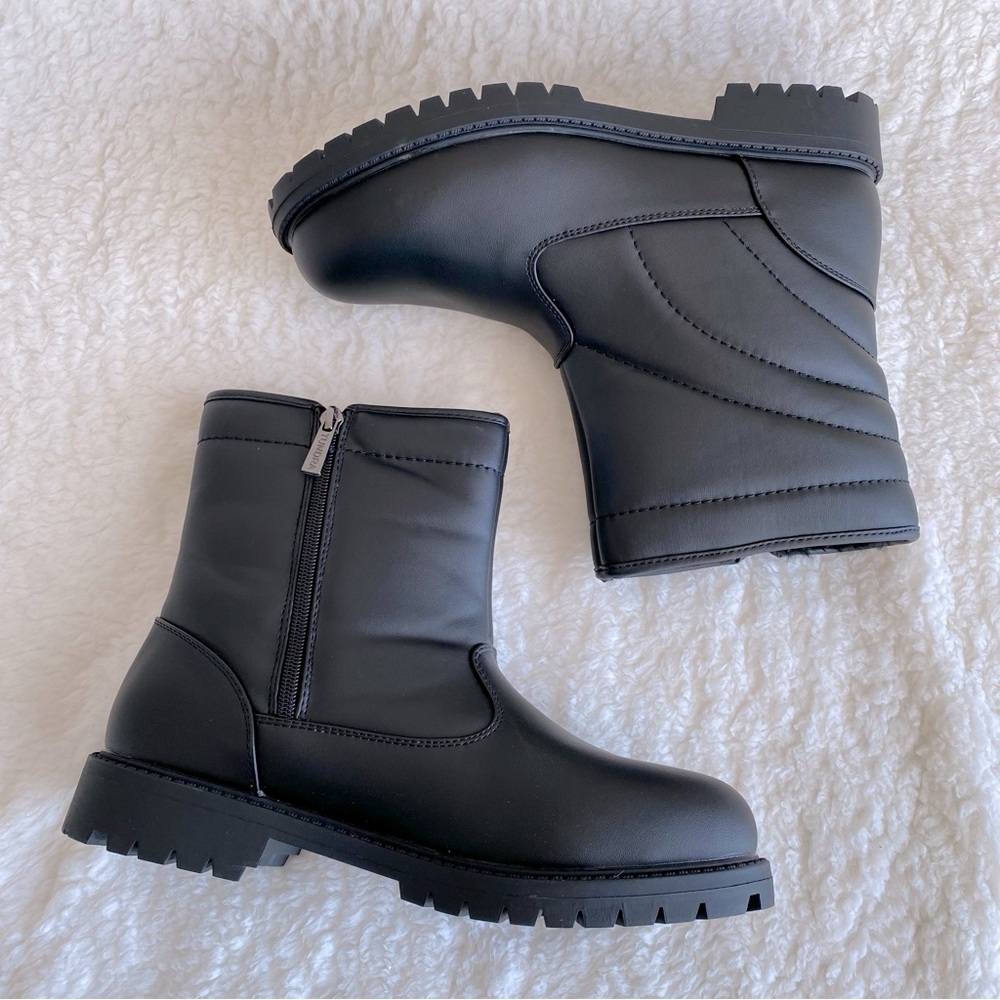 Tundra Waterproof Boot, Faux Leather, Fur Liner, Zip Side, Size 7M